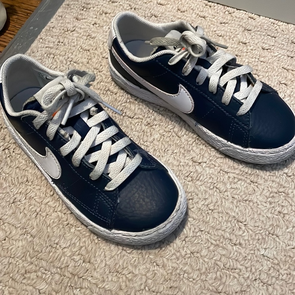 Nike court Royale boys shoes
